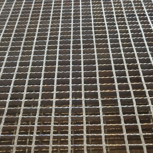 齒形鋼格板平臺踏步板：有效預防滑倒