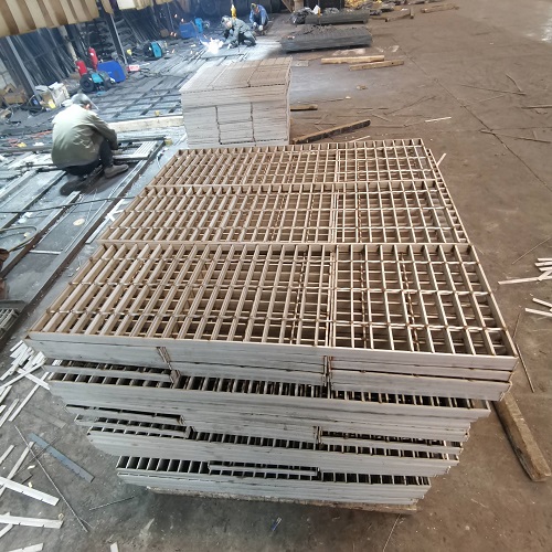 化工廠用不銹鋼鋼格板鋼格柵：防滑、防腐相結(jié)合