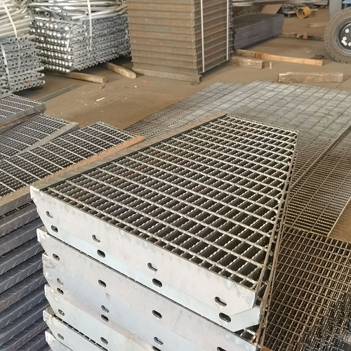 建筑用平臺鋼格板的防滑設(shè)計詳解