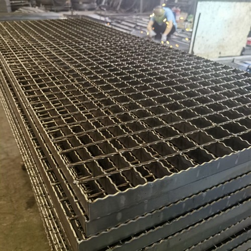 鋼格板用于排水溝蓋板的優(yōu)勢分析